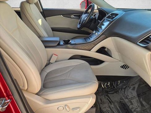 Used 2018 Lincoln MKX Select w/ Select Plus Package image 21