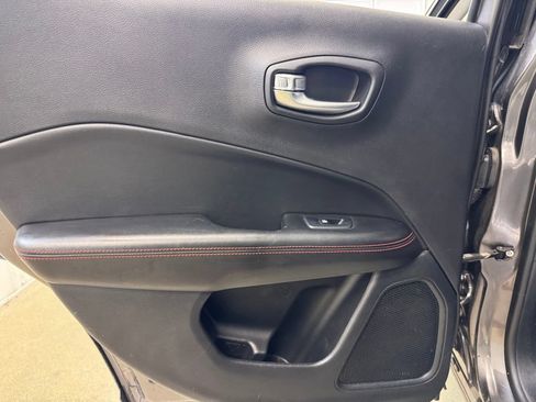 Used 2018 Jeep Compass Trailhawk w/ Cold Weather Group AWD/4WD image 17
