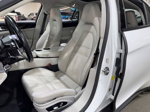 Used 2017 Porsche Panamera image 10