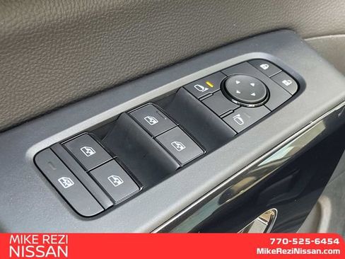 New 2025 Nissan Pathfinder SV image 13