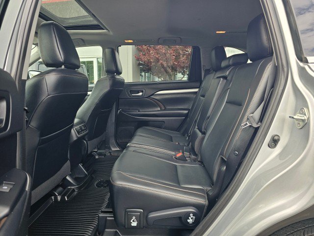 Used 2019 Toyota Highlander XLE AWD/4WD image 22