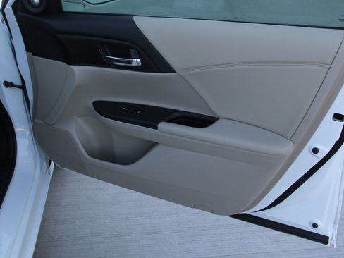 Used 2015 Honda Accord EX-L image 26