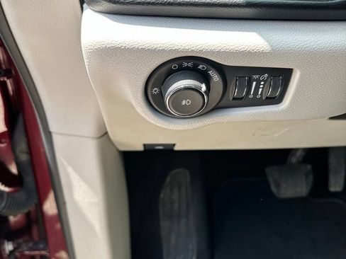 Used 2017 Chrysler Pacifica Touring-L Plus FWD image 9