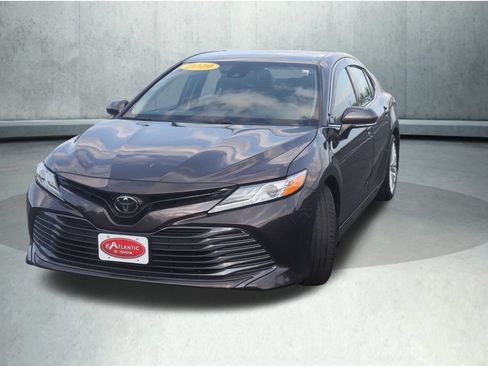 Used 2019 Toyota Camry XLE FWD image 25