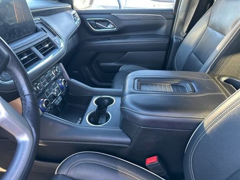 Certified 2022 GMC Yukon SLT w/ SLT Premium Package image 3