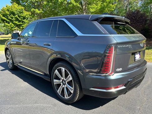 Used 2025 Cadillac Escalade IQ Luxury 2 w/ LPO, Premium Carpet Package AWD/4WD image 22