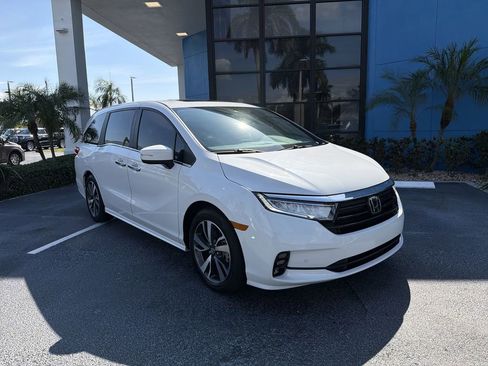 Certified 2024 Honda Odyssey Touring image 2