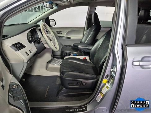 Used 2011 Toyota Sienna SE image 9