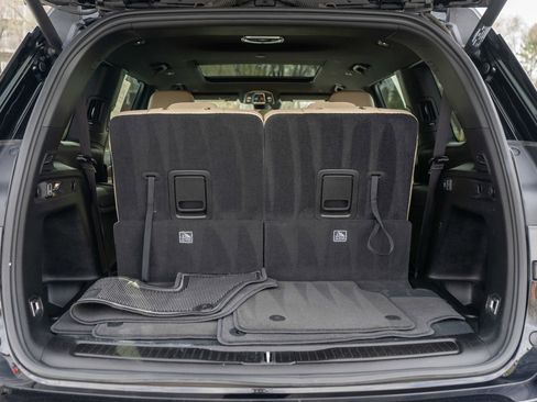 Used 2023 Jeep Grand Cherokee L Limited w/ Luxury Tech Group II image 9