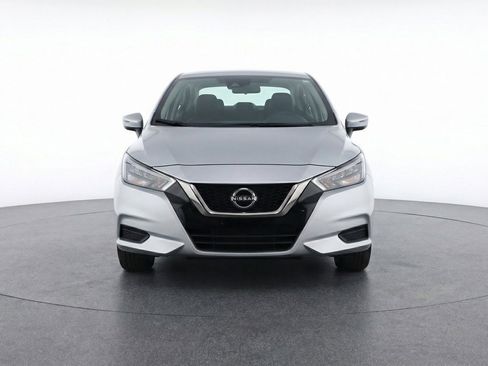 Used 2025 Nissan Versa SV image 2