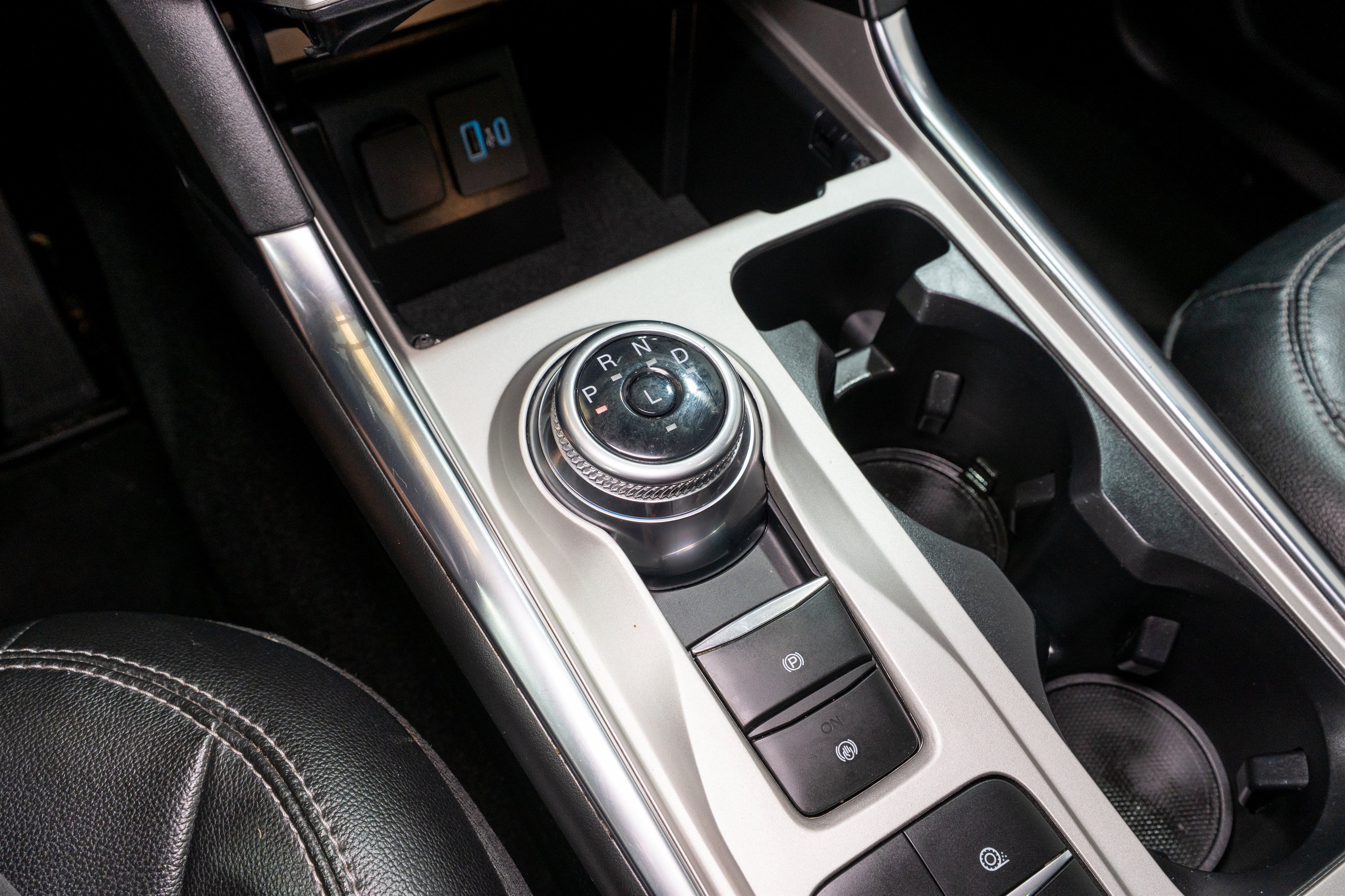 Used 2023 Ford Explorer Limited w/ Limited Technology Package RWD image 23