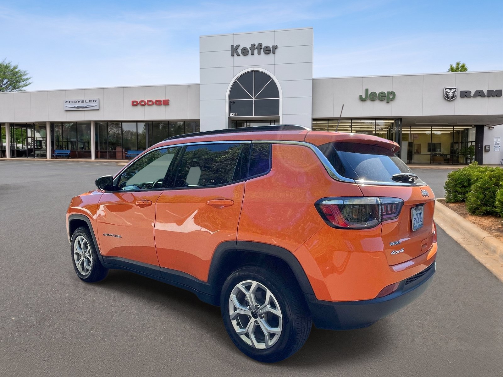 Used 2026 Jeep Compass Latitude AWD/4WD image 4