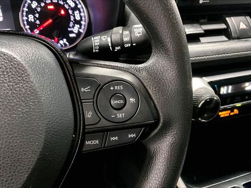 Used 2020 Toyota RAV4 XLE image 23