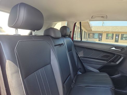 Used 2022 Volkswagen Tiguan SE AWD/4WD image 29