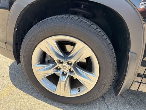 Used 2015 Toyota Highlander Limited AWD/4WD image 33