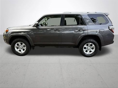 Used 2018 Toyota 4Runner SR5 AWD/4WD image 9
