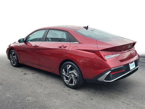 Used 2024 Hyundai Elantra SEL w/ Convenience Package image 5
