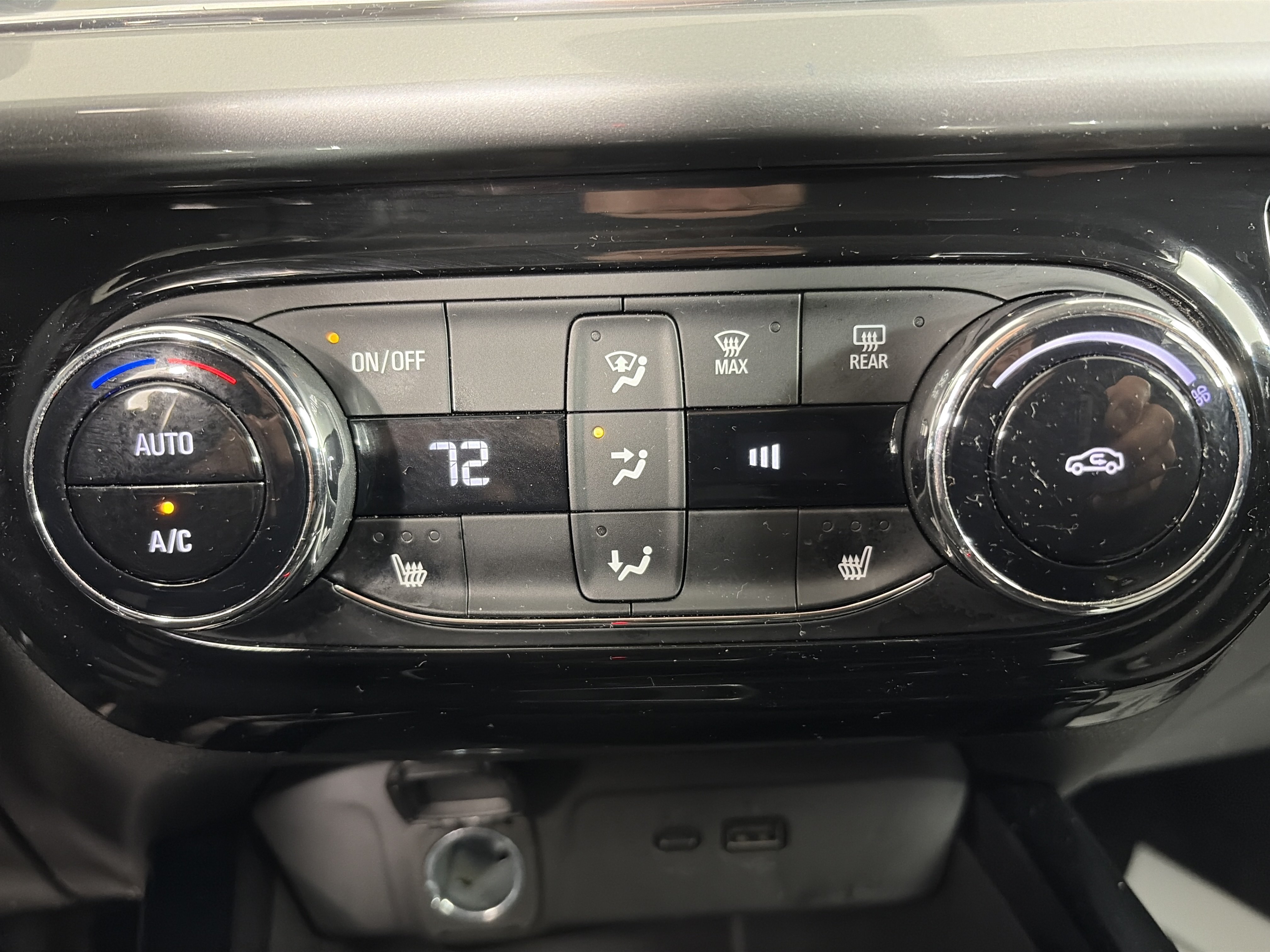 Used 2024 Chevrolet Trax LT w/ Driver Confidence Package FWD image 21