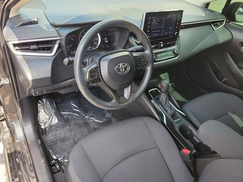 Used 2021 Toyota Corolla LE FWD image 2