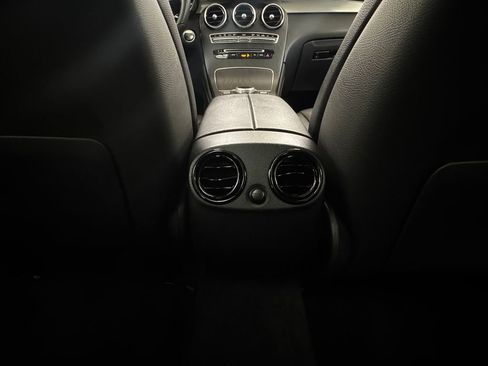 Used 2019 Mercedes-Benz GLC 300 4MATIC image 32