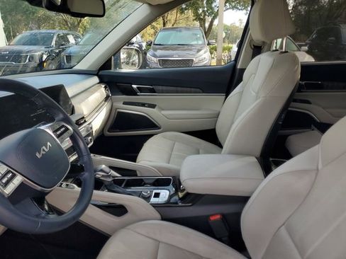 Used 2024 Kia Telluride EX w/ EX Captain's Chair Package image 14