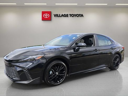 Certified 2026 Toyota Camry SE FWD image 1