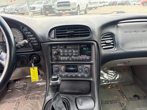 Used 2001 Chevrolet Corvette Convertible w/ Preferred Equipment Group2 RWD image 23