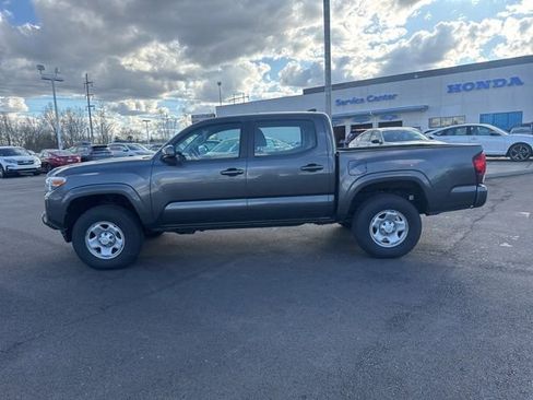 Used 2018 Toyota Tacoma SR w/ SR Convenience Package image 18