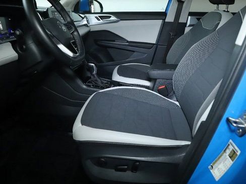 Used 2025 Volkswagen Taos SE image 19