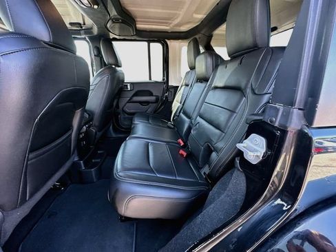 Used 2019 Jeep Wrangler Unlimited Sahara w/ Cold Weather Group AWD/4WD image 23