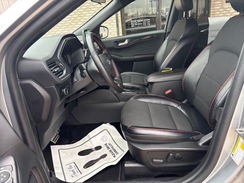 Used 2023 Ford Escape ST-Line FWD image 3