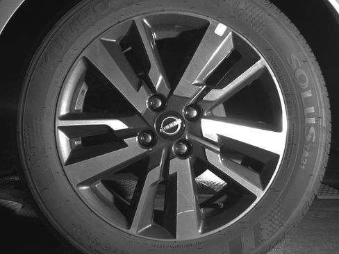 Used 2025 Nissan Versa SV FWD image 14