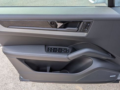 Certified 2026 Porsche Cayenne Coupe AWD/4WD image 22