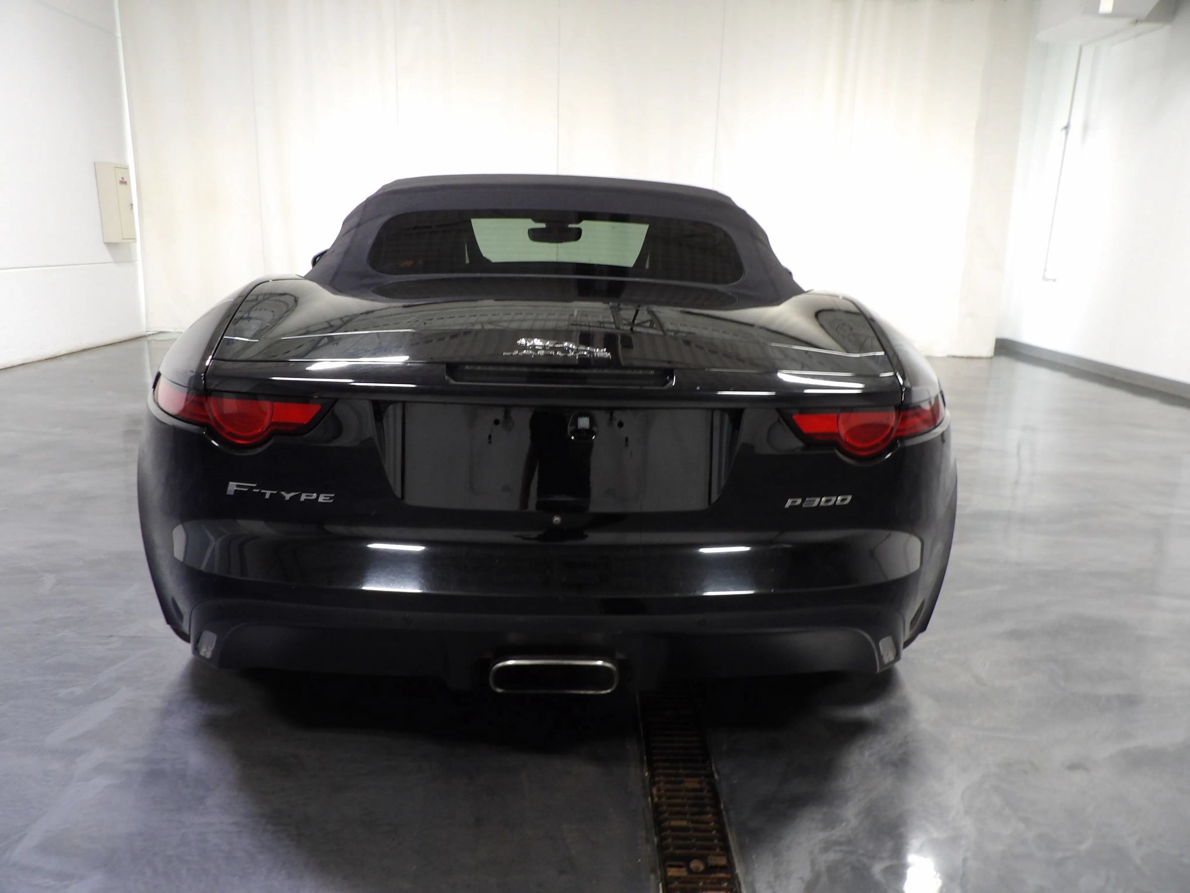 Used 2020 Jaguar F-TYPE Convertible RWD image 11