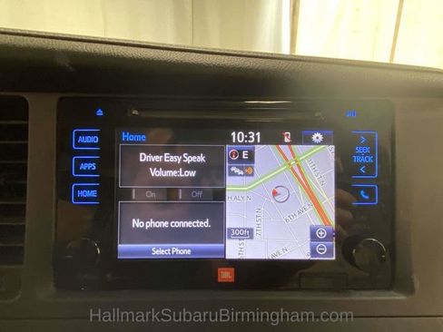 Used 2015 Toyota Sienna L image 17