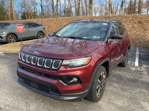 Used 2022 Jeep Compass Limited image 3