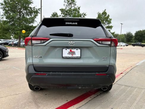 Used 2022 Toyota RAV4 XLE Premium AWD/4WD image 7