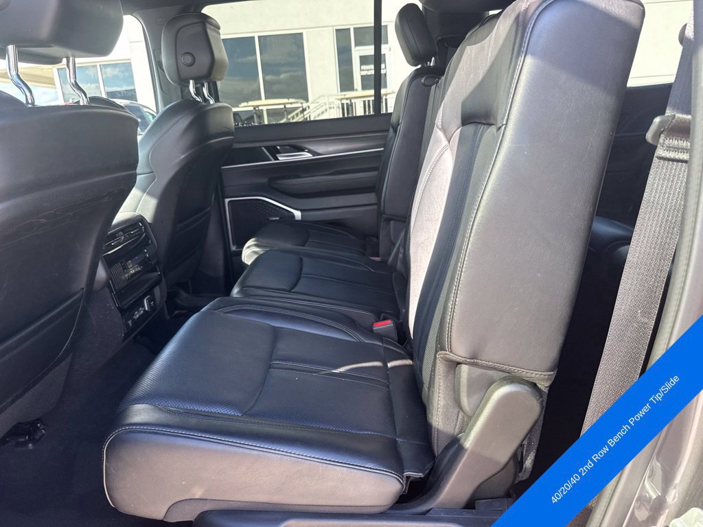 Used 2024 Jeep Wagoneer L Series II w/ Flexible Seating Group AWD/4WD image 7