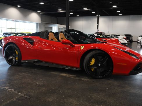 Used 2019 Ferrari 488 Spider RWD image 8