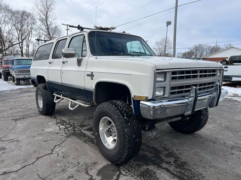 Used 1988 Chevrolet Suburban 2500 image 4