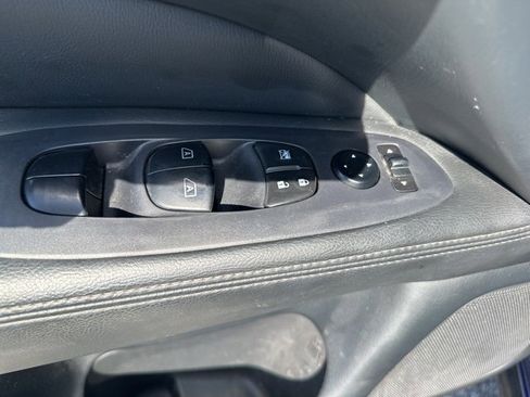 Used 2020 Nissan Pathfinder SL w/ Cargo Package image 9