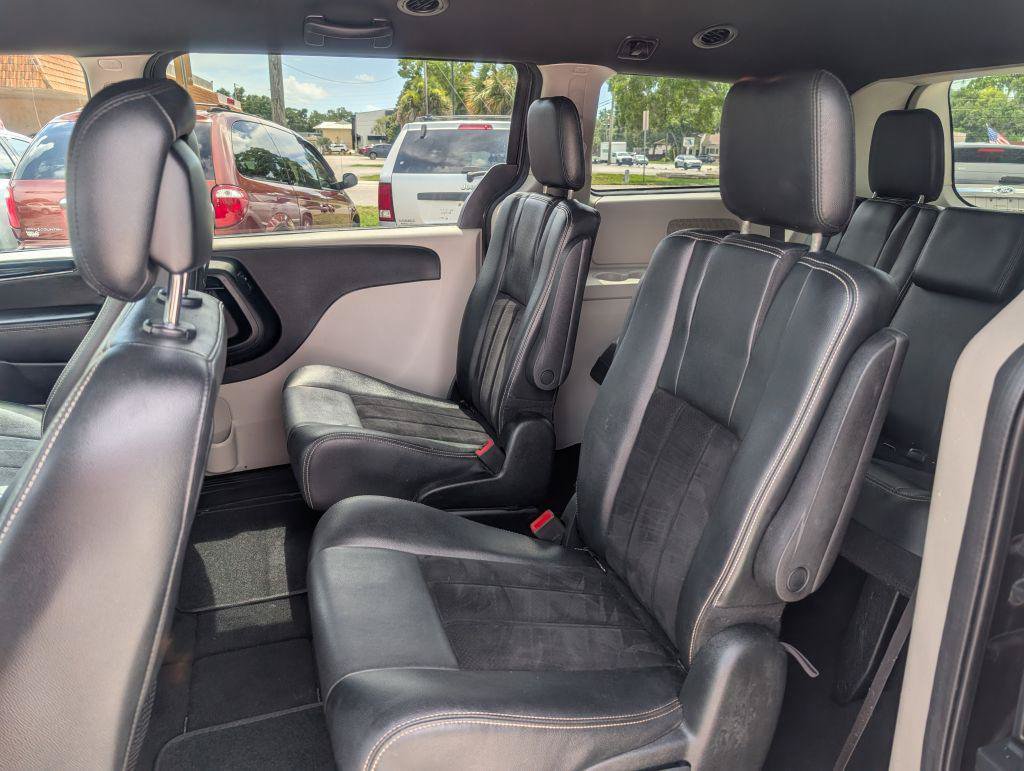 Used 2017 Dodge Grand Caravan SXT FWD image 10