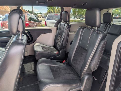Used 2017 Dodge Grand Caravan SXT FWD image 10