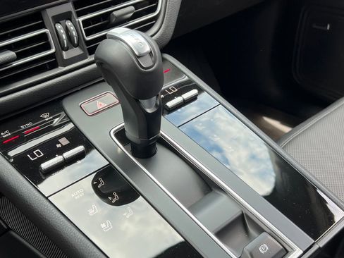 Certified 2026 Porsche Macan AWD/4WD image 32