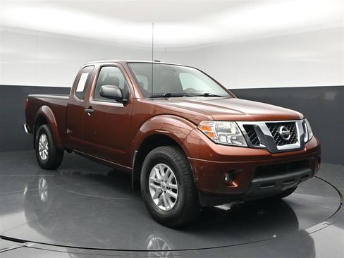 Used 2017 Nissan Frontier SV w/ SV Value Truck Package AWD/4WD image 3
