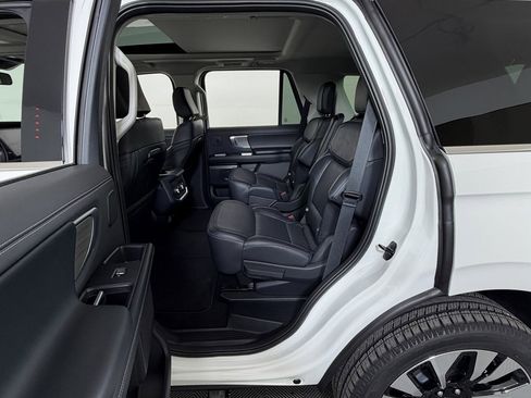 New 2025 Ford Expedition Platinum w/ Driver's Package image 8