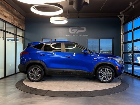 Used 2023 Kia Seltos LX image 2