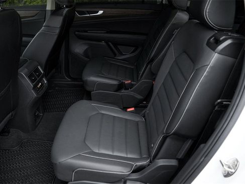 New 2025 Volkswagen Atlas SEL image 26