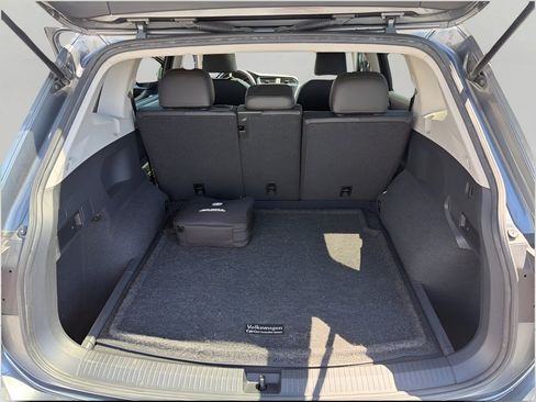 Used 2018 Volkswagen Tiguan SE w/ Panoramic Sunroof Package AWD/4WD image 26