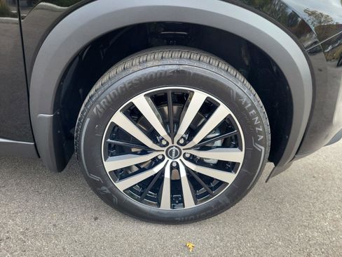 New 2025 Nissan Pathfinder Platinum w/ Black Appearance Package image 32